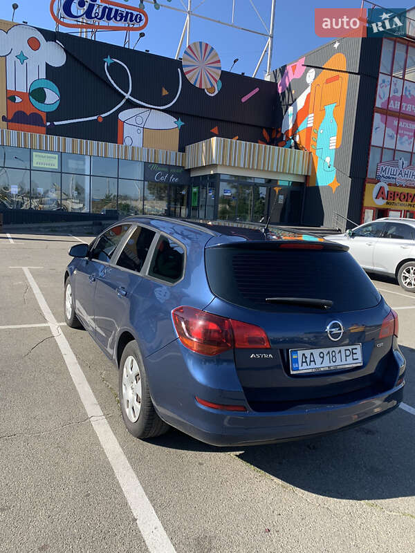 Універсал Opel Astra 2011 в Києві