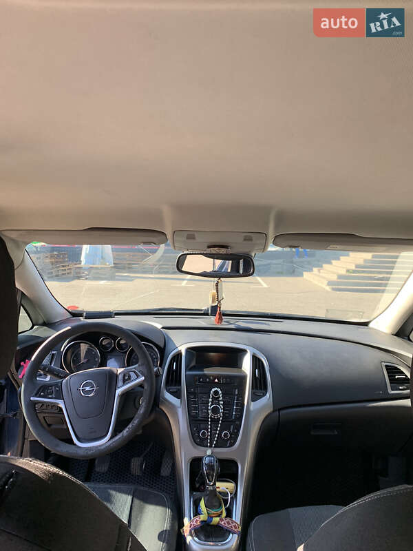 Універсал Opel Astra 2011 в Києві