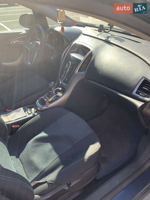 Універсал Opel Astra 2011 в Києві