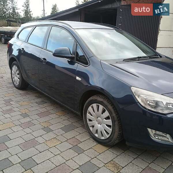 Универсал Opel Astra 2011 в Камне-Каширском