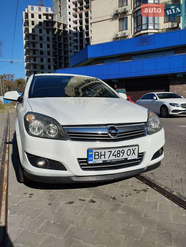 Хэтчбек Opel Astra 2013 в Одессе фото Хэтчбек Opel Astra 2013 в Одессе