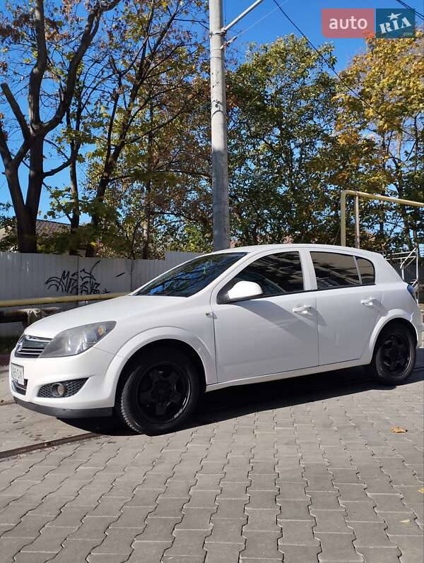 Хэтчбек Opel Astra 2013 в Одессе фото 10 Хэтчбек Opel Astra 2013 в Одессе