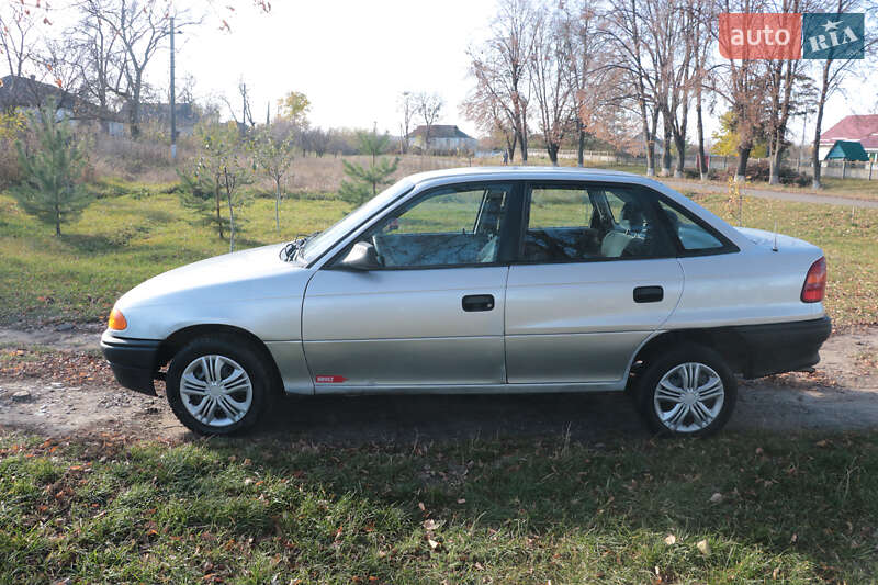 Седан Opel Astra 1992 в Сквире