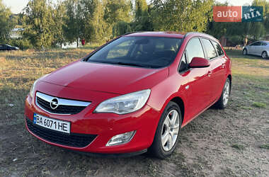 Универсал Opel Astra 2011 в Киеве