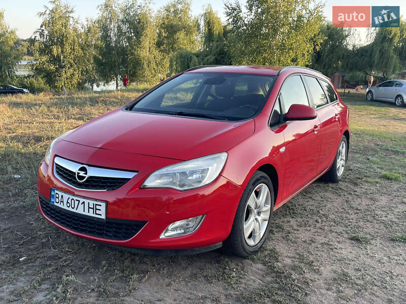 Универсал Opel Astra 2011 в Киеве