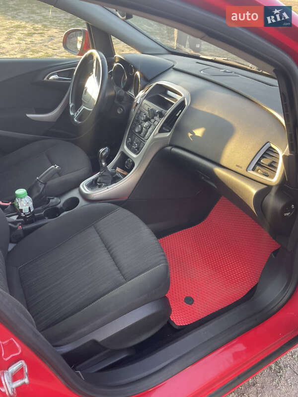 Универсал Opel Astra 2011 в Киеве