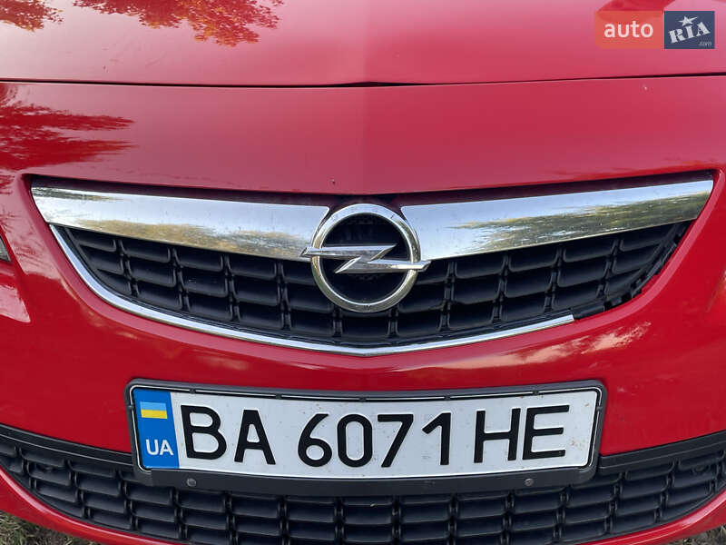 Универсал Opel Astra 2011 в Киеве