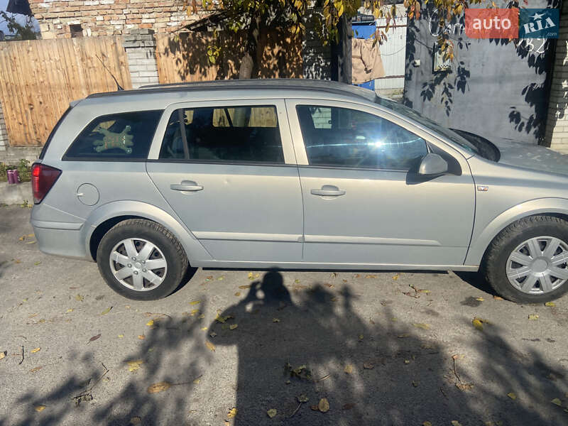 Универсал Opel Astra 2005 в Киеве