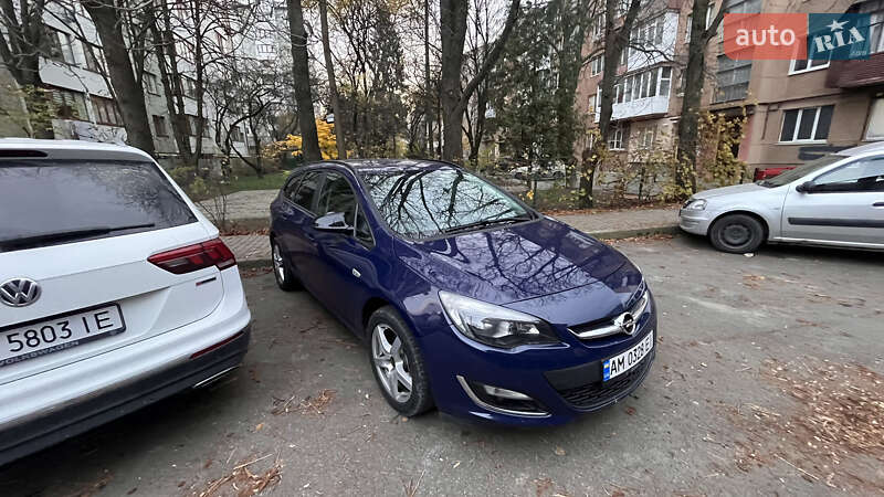 Универсал Opel Astra 2012 в Ивано-Франковске