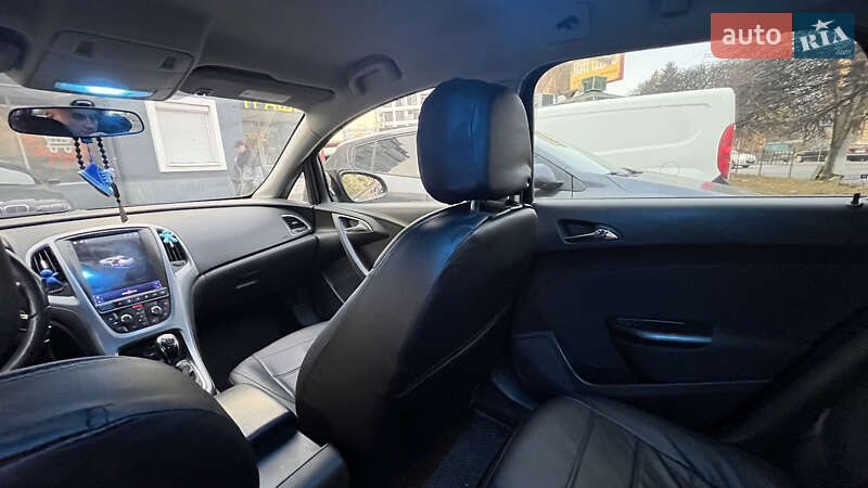 Универсал Opel Astra 2012 в Ивано-Франковске