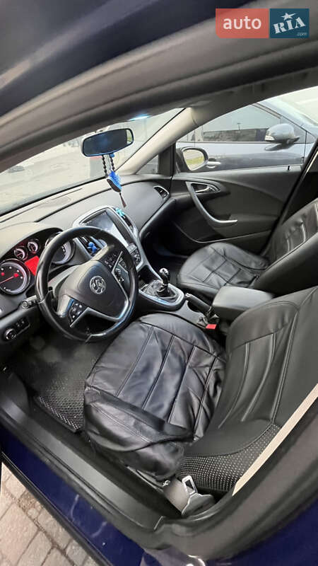 Универсал Opel Astra 2012 в Ивано-Франковске