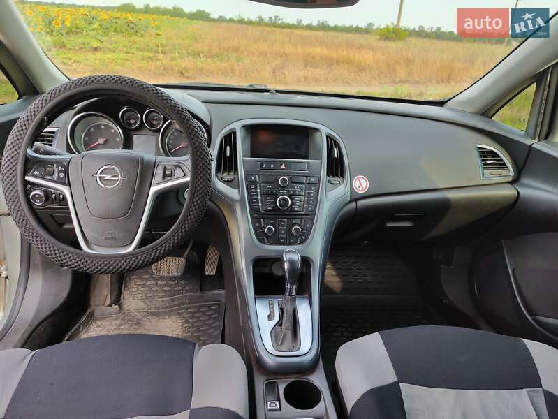 Универсал Opel Astra 2013 в Киеве фото 9 Универсал Opel Astra 2013 в Киеве