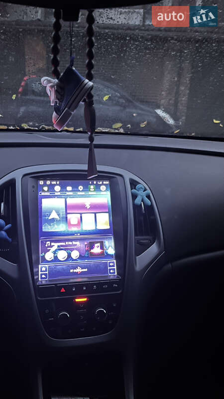 Универсал Opel Astra 2012 в Ивано-Франковске