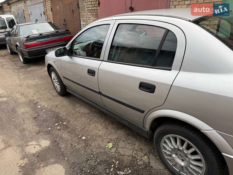 Седан Opel Astra 2005 в Киеве