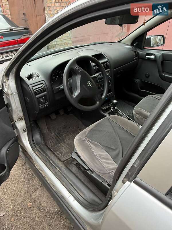 Седан Opel Astra 2005 в Киеве