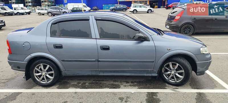 Седан Opel Astra 2006 в Днепре
