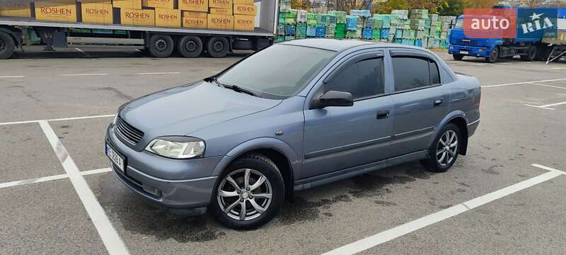 Седан Opel Astra 2006 в Днепре