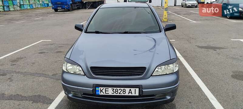 Седан Opel Astra 2006 в Днепре