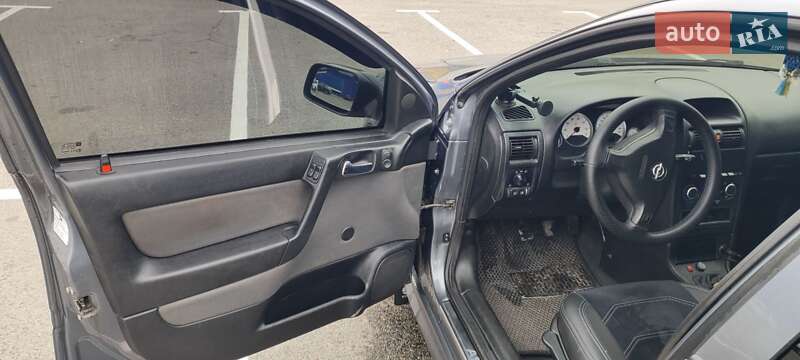 Седан Opel Astra 2006 в Днепре