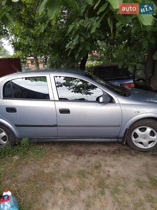 Седан Opel Astra 2000 в Киеве