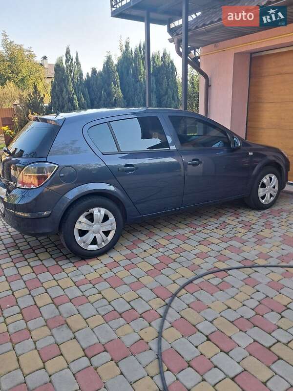 Opel Astra 2011