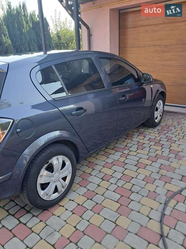 Хетчбек Opel Astra 2011 в Луцьку