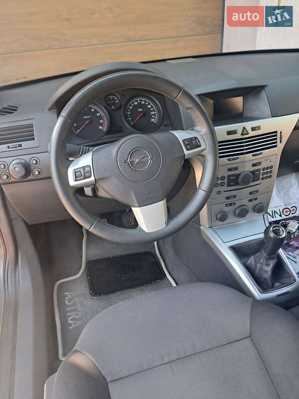 Хетчбек Opel Astra 2011 в Луцьку