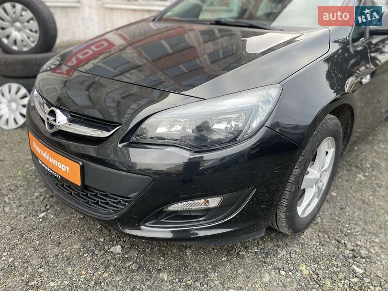Універсал Opel Astra 2014 в Сумах