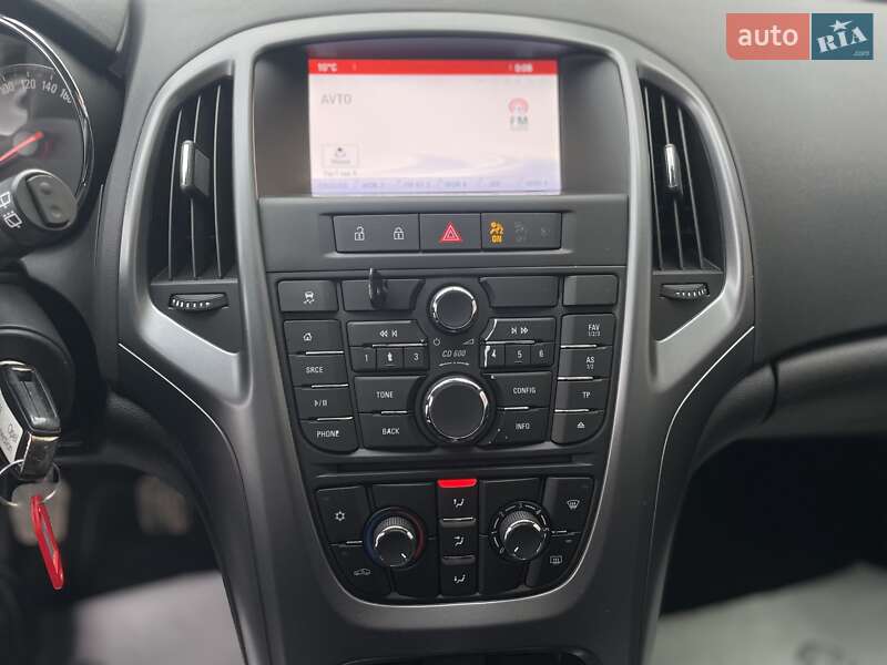 Універсал Opel Astra 2014 в Сумах