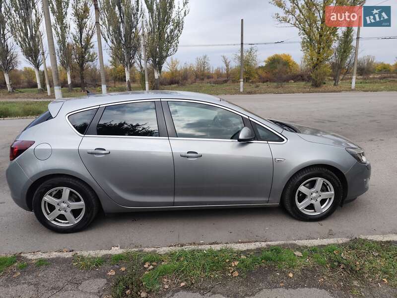 Хэтчбек Opel Astra 2010 в Кривом Роге фото 5 Хэтчбек Opel Astra 2010 в Кривом Роге