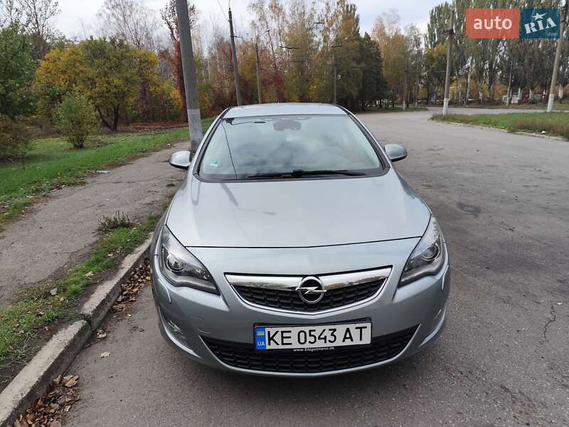 Хэтчбек Opel Astra 2010 в Кривом Роге фото Хэтчбек Opel Astra 2010 в Кривом Роге