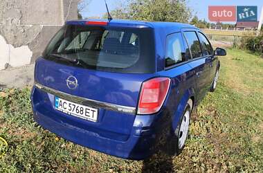 Універсал Opel Astra 2012 в Луцьку