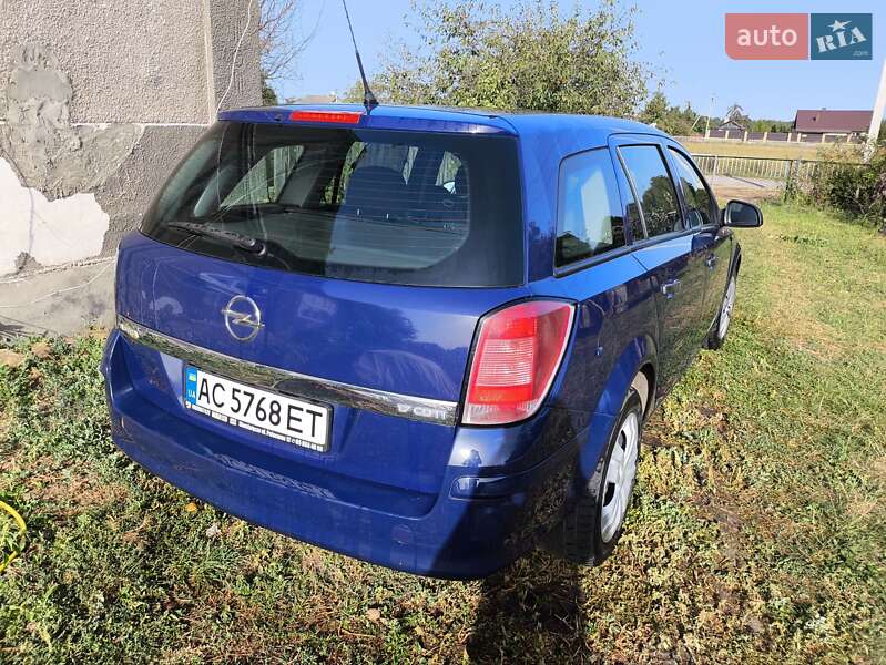 Универсал Opel Astra 2012 в Луцке