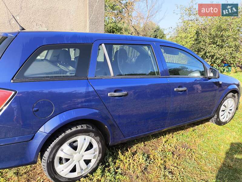 Универсал Opel Astra 2012 в Луцке