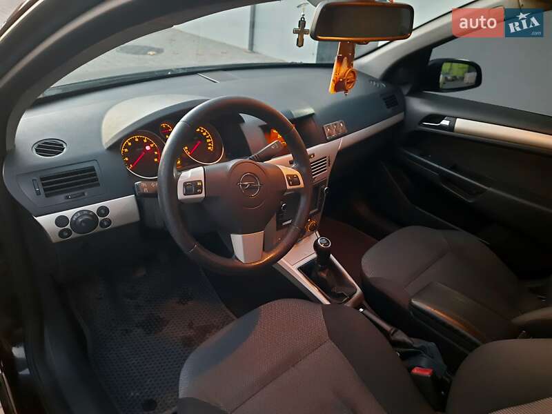 Універсал Opel Astra 2008 в Дубні