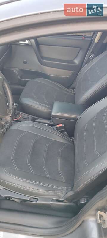 Седан Opel Astra 2006 в Днепре