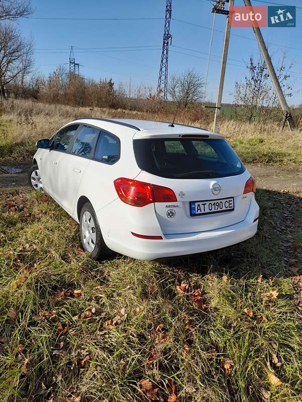 Универсал Opel Astra 2012 в Калуше