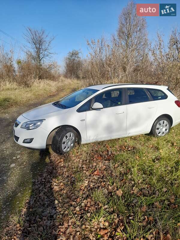 Универсал Opel Astra 2012 в Калуше