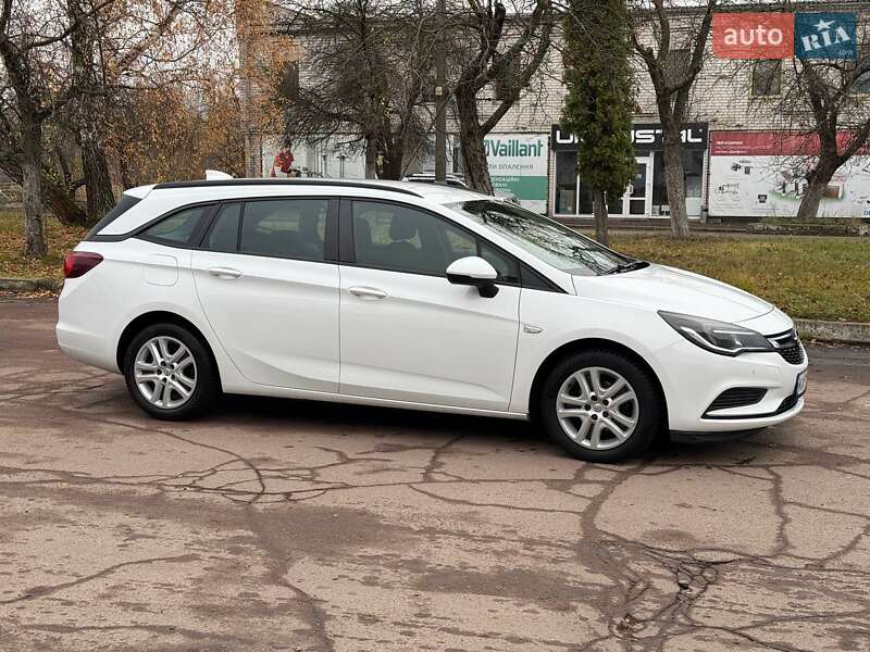 Універсал Opel Astra 2018 в Чернігові