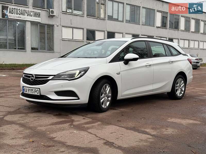 Універсал Opel Astra 2018 в Чернігові