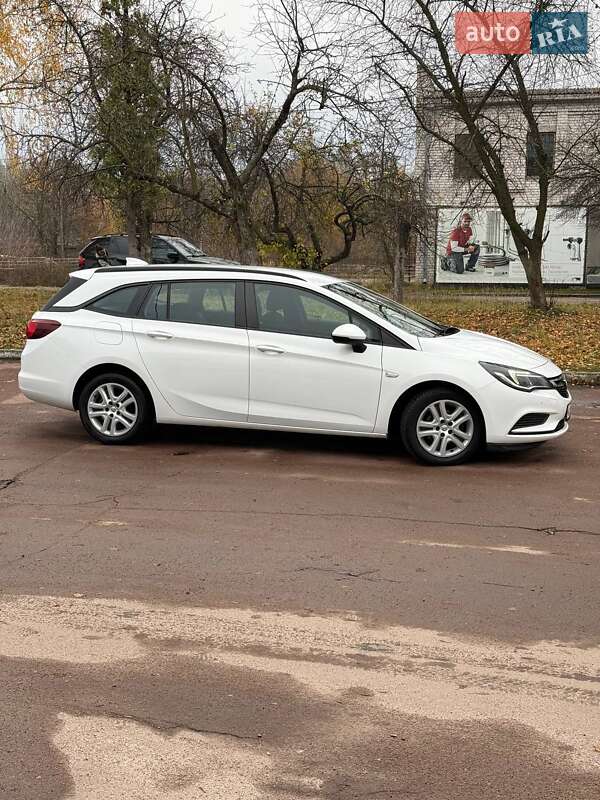 Універсал Opel Astra 2018 в Чернігові