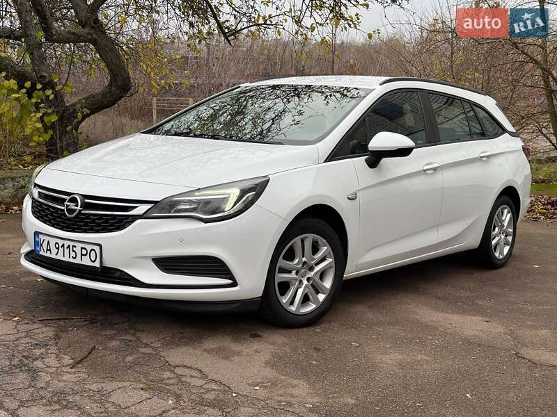 Універсал Opel Astra 2018 в Чернігові