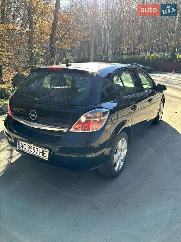 Хэтчбек Opel Astra 2009 в Ужгороде