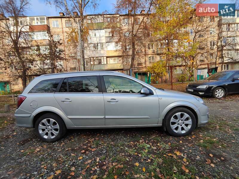 Универсал Opel Astra 2004 в Сумах