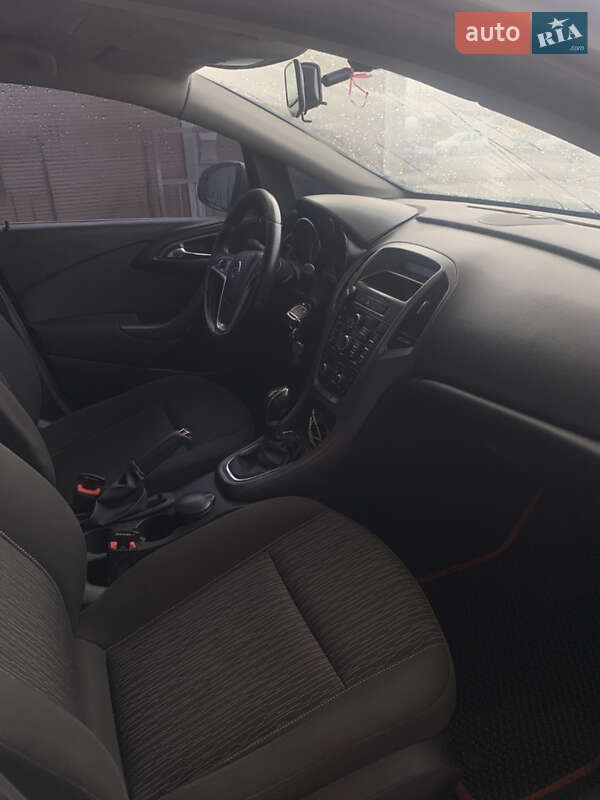 Универсал Opel Astra 2013 в Тернополе