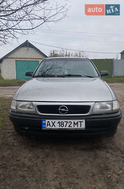 Седан Opel Astra 1995 в Краснокутске