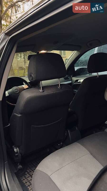 Универсал Opel Astra 2006 в Ивано-Франковске