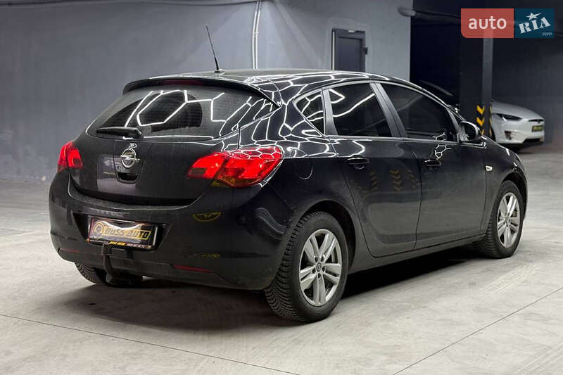 Хэтчбек Opel Astra 2010 в Черновцах