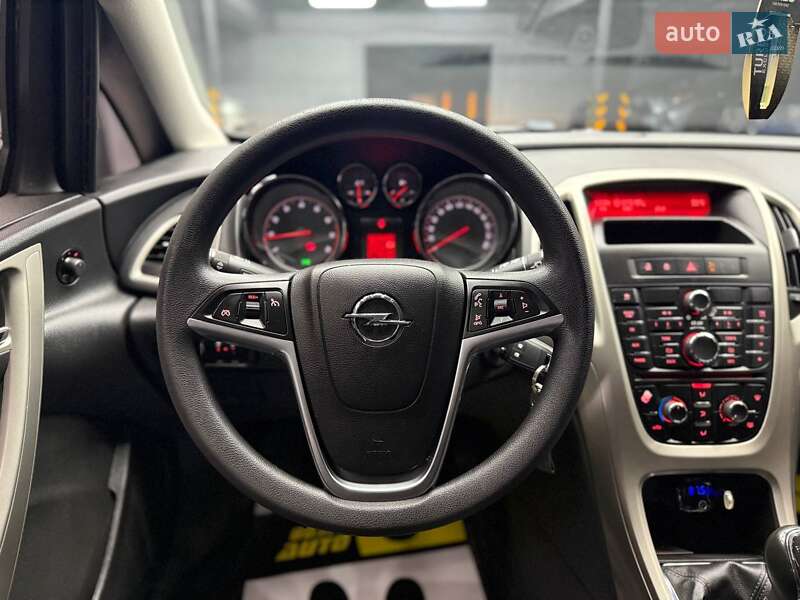 Хэтчбек Opel Astra 2010 в Черновцах