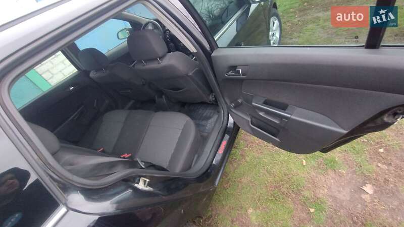 Универсал Opel Astra 2005 в Чугуеве